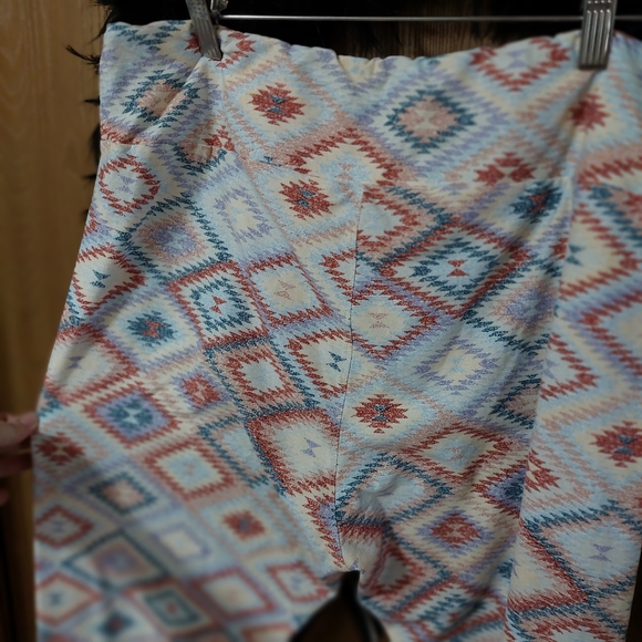 Lularoe ☆ TC2 Plus Size Buttery Soft Stretch Tribal Printed Pattern Legging - Picture 9 of 12
